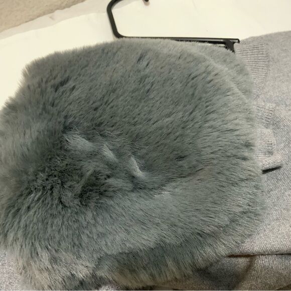 Saks fifth avenue faux fur cuff sweater NWOT - Picture 11 of 13